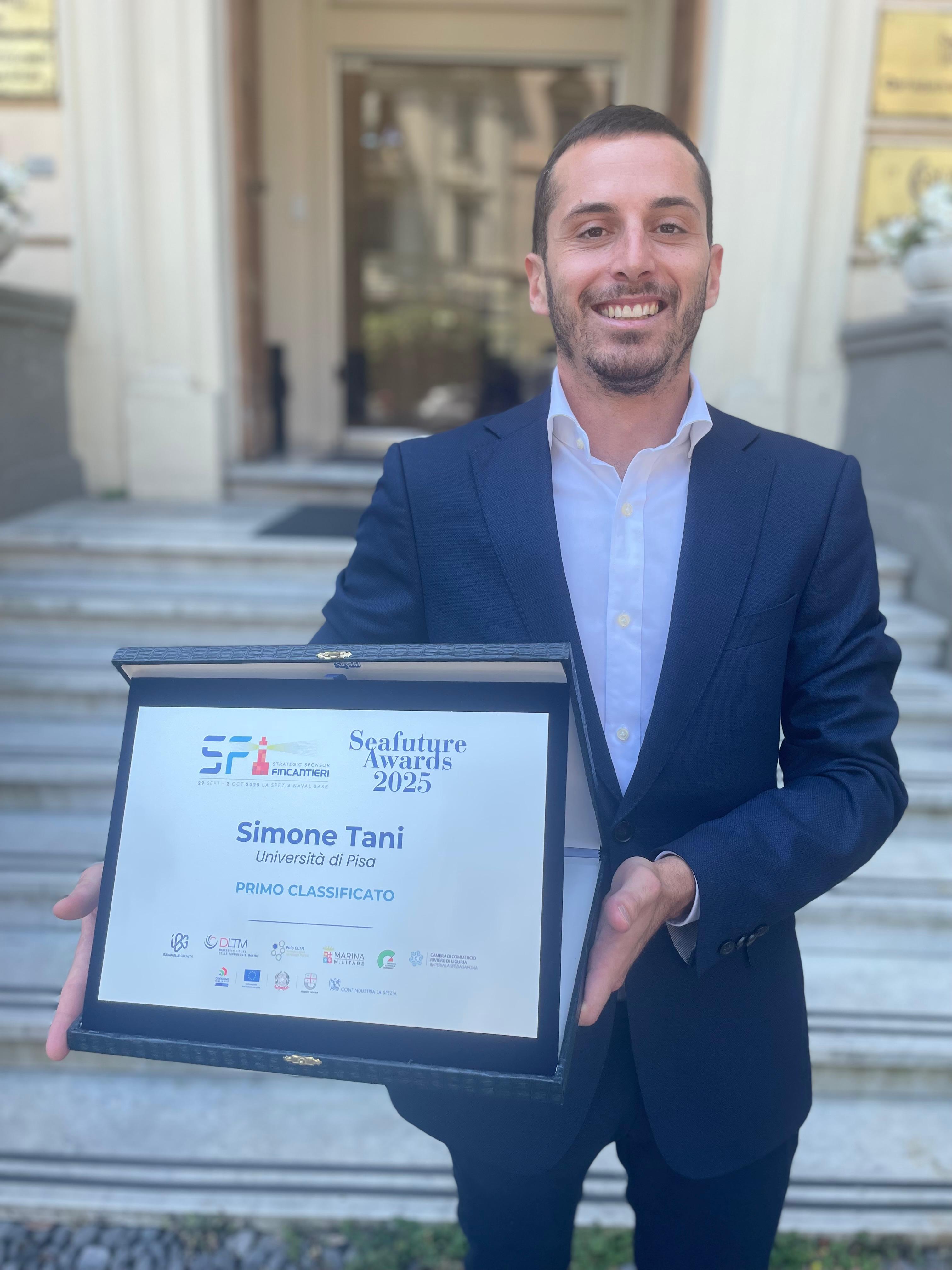 Simone Tani receiving the Seafuture Award